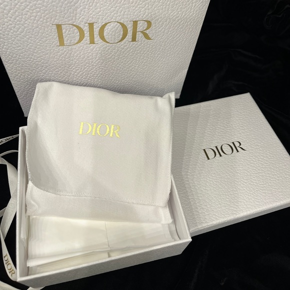 Dior 30 MONTAIGNE NECKLACE
Gold-Finish Metal and White Crystals Brand New - Picture 9 of 9